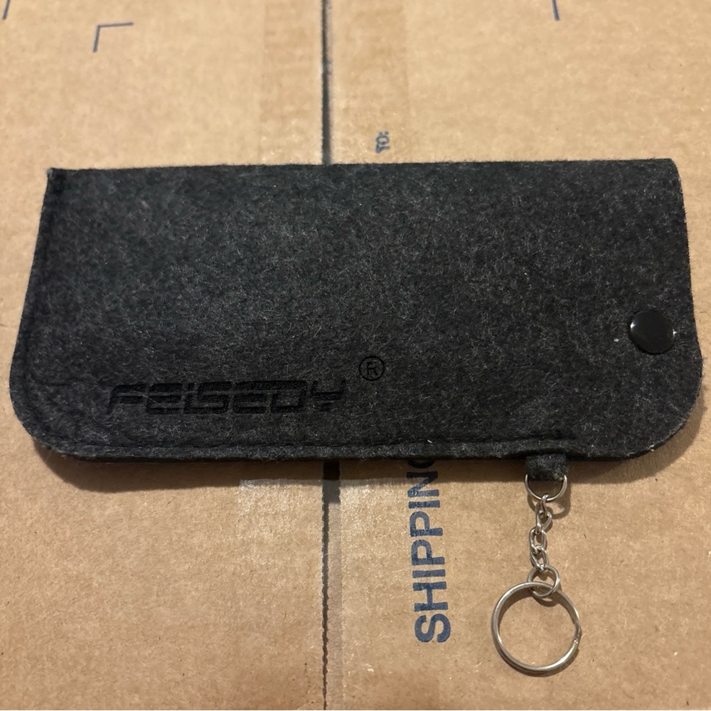 Feisedy Felt Eyeglass Case Snap Closure Keychain Soft Sunglasses Pouch